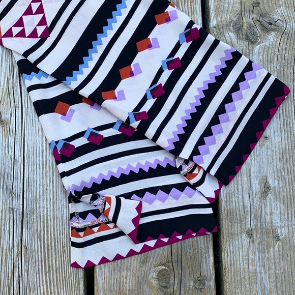 BCBGMaxAzria | Sheer pants with geometric patterns - Picture 5 of 9